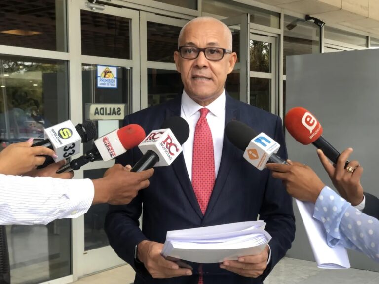 ADOCCO dice falta de transparencia en contrataciones por excepción en el Servicio Nacional de Salud es similar a SENASA