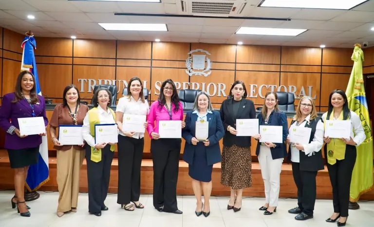 Trofeo-Superior-a-la-Excelencia-Mujer-2026-1-scaled