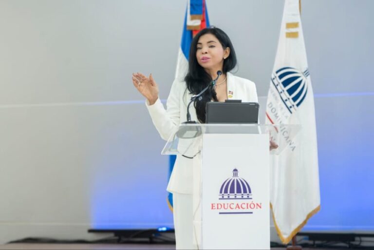 La-procuradora-Yeni-Berenice-900x601