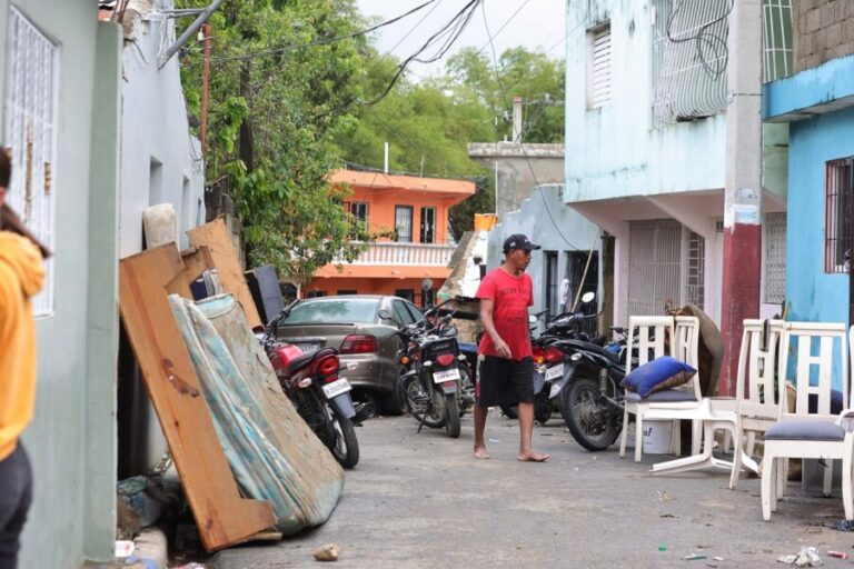Lluvias-dejaron-viviendas-anegadas-en-Nuevo-Amanecer-provocando-danos-en-los-enseres-del-hogar.--900x600