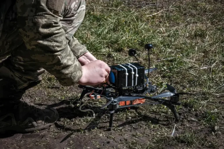 Drones-ucranianos-atacan-tres-petroleros-y-otros-dos-barcos-rusos-en-el-Mar-Negro-900x600