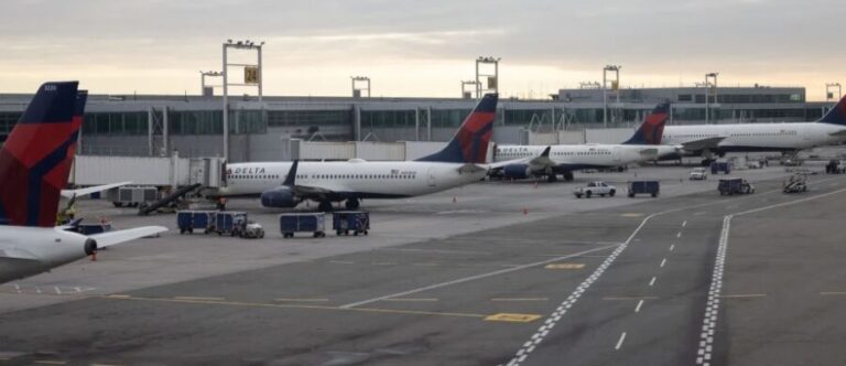 Estacion-de-aviones-900x389